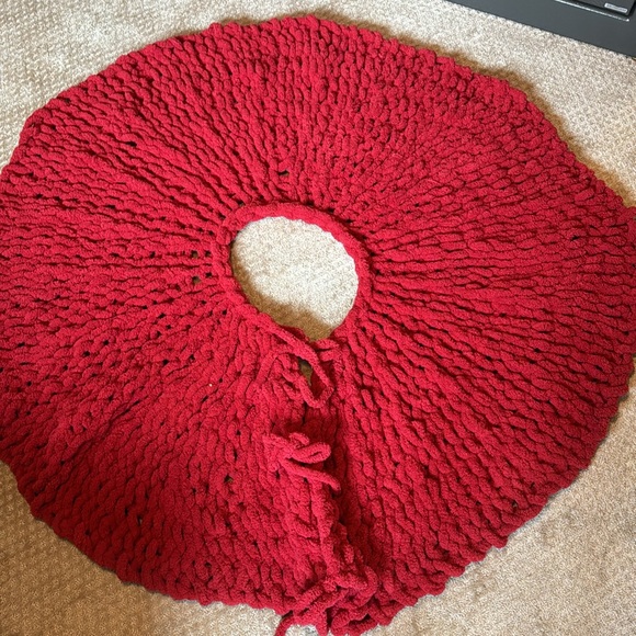 Holiday Christmas Tree Skirt - Picture 1 of 8